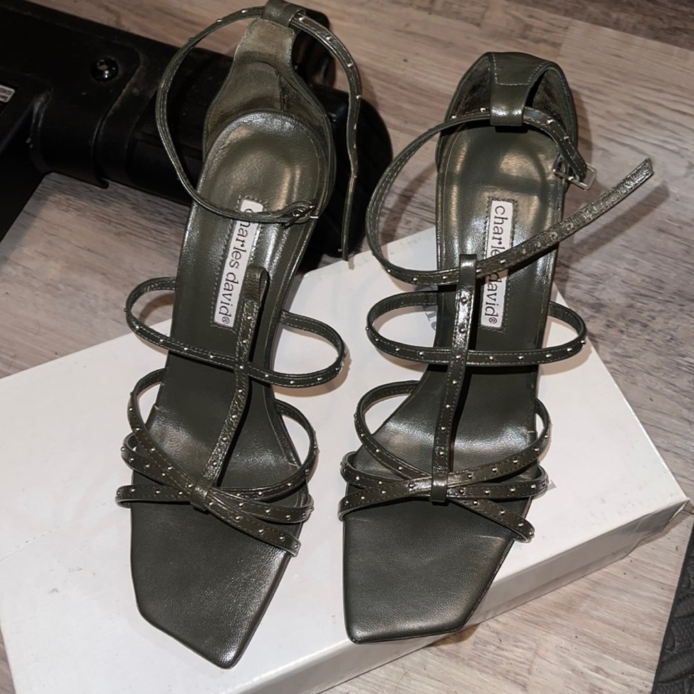 Charles David Edge high heel khaki leather size 6.5 B